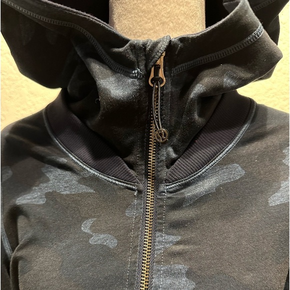 Lululemon Namaskar Zip Hoodie Jacket, Camo Slick Blue, Size 4 - Picture 3 of 8